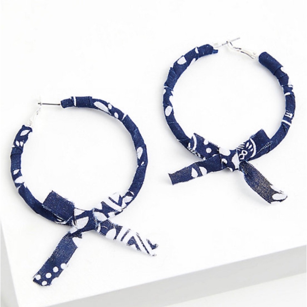 🆕 Blue Bandana Wrap Hoop Earrings NWT Torrid New!